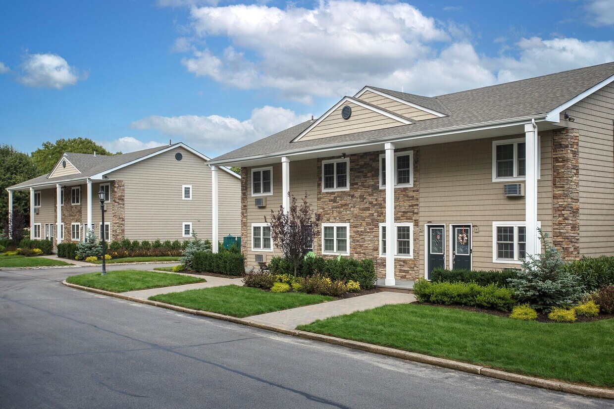 Building Photo - 706 Imperial Way