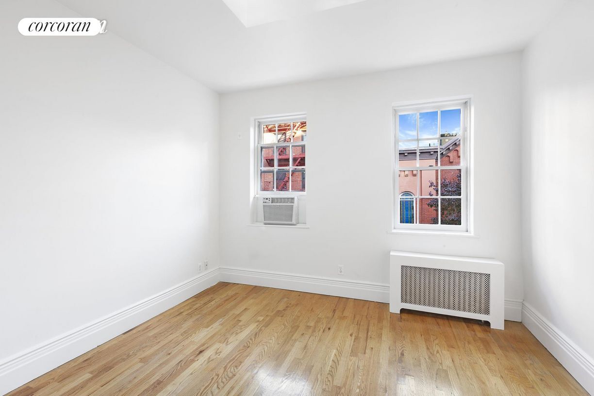 Primary Photo - 9 Clinton St