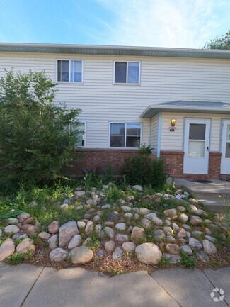 Building Photo - 2135 3rd St SW