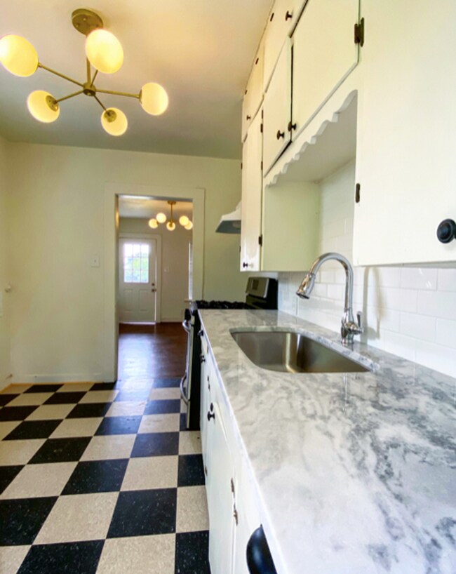 Foto del edificio - Cute 2 bed/1 bath House Steps Away from Park