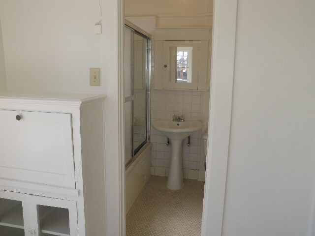 Interior - 326 W 5th St