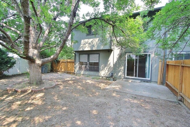 Building Photo - 9495-9497 W Edna St