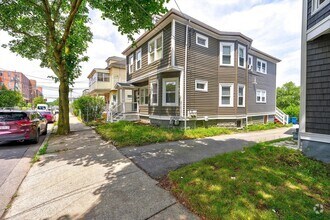 Building Photo - 287 Medford St