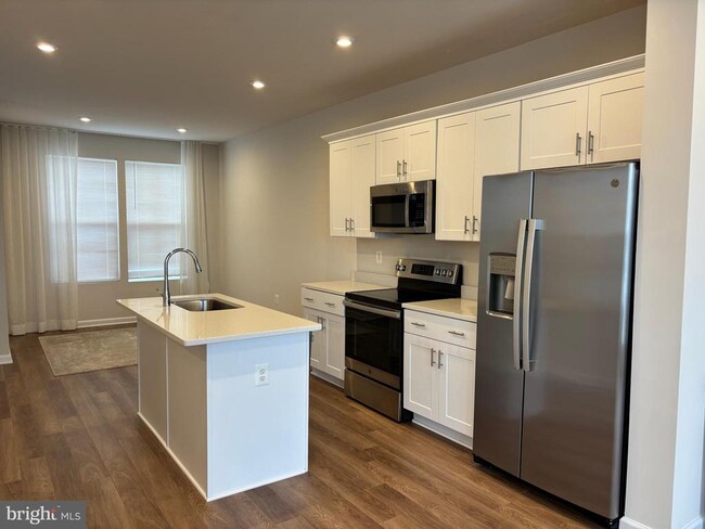 Building Photo - 24 Anthem St