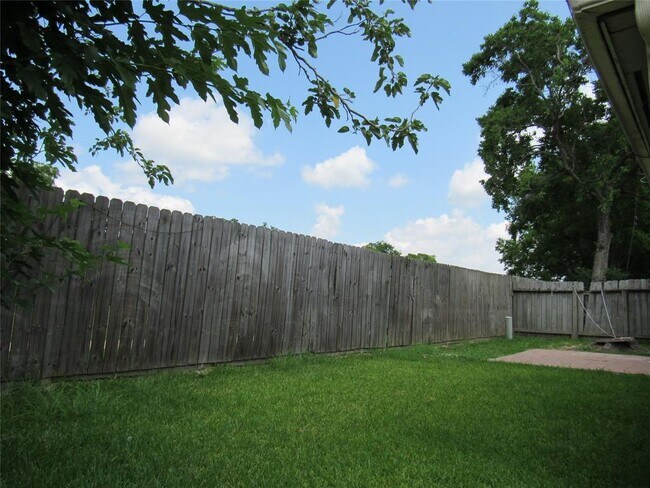 Foto del edificio - 3926 Summit Valley Dr