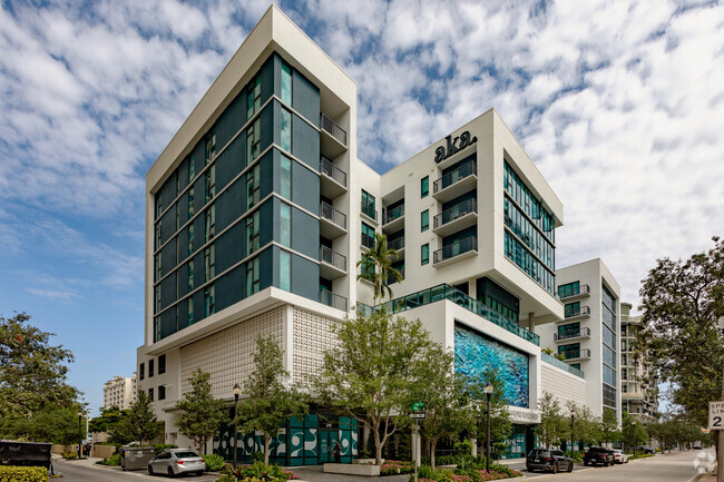 También conocida como West Palm (vista desde South Olive Ave) - AKA West Palm