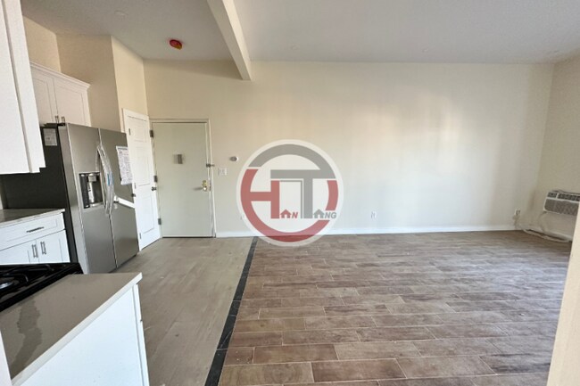Foto del edificio - 3552 E Tremont Ave