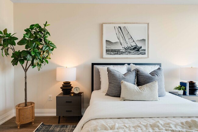 Photo du bâtiment - Amazing Corner 2 bed 2 bath. Lots of natural light!
