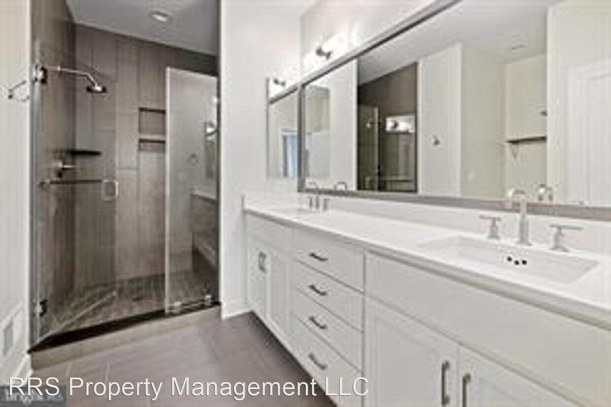 Foto del edificio - 3 br, 3.5 bath House - 16329 Columbus Ave