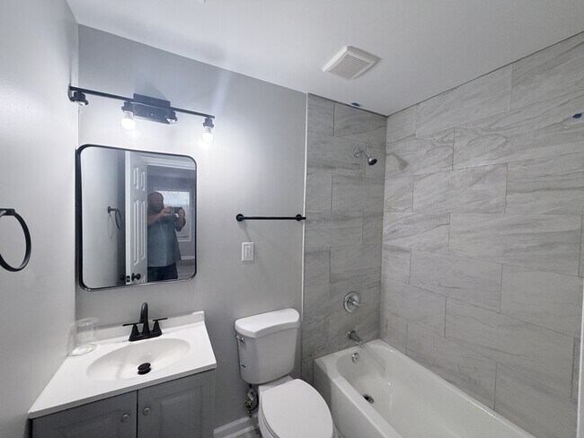 Foto del edificio - 793 N Hollywood St