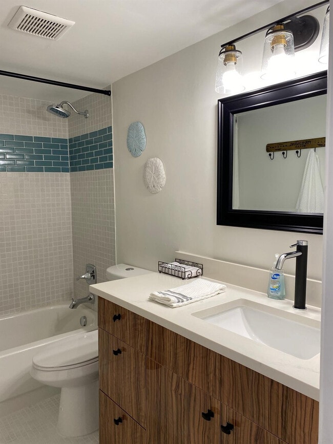 Foto del edificio - 955 Dotterel Rd