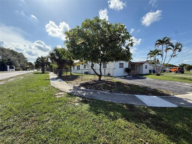 Foto del edificio - 1101 NW 55th Ave