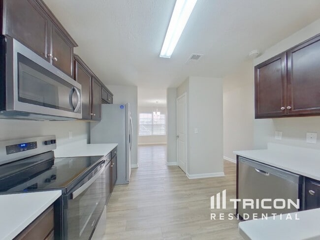 Building Photo - 750 Chariot Way