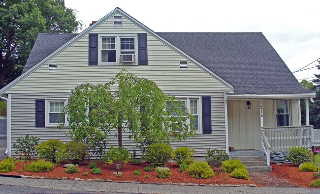 Building Photo - 216 5th St