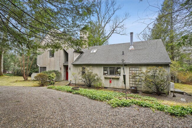 Building Photo - 49 Twin Lakes Rd