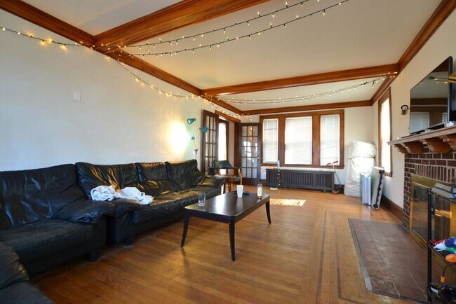 Building Photo - Entire 8-Bed, 4-Bath Family Home for Rent ...