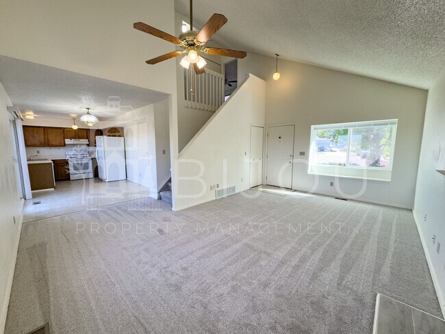 Foto del edificio - 6470 Chantilly Pl
