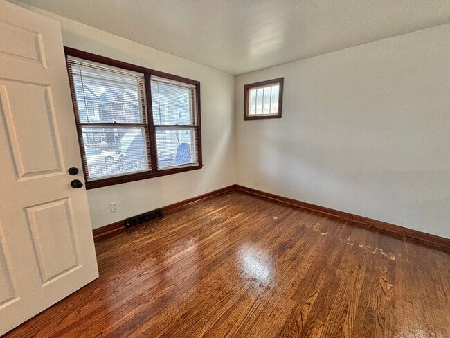 Building Photo - 359 Marilla St