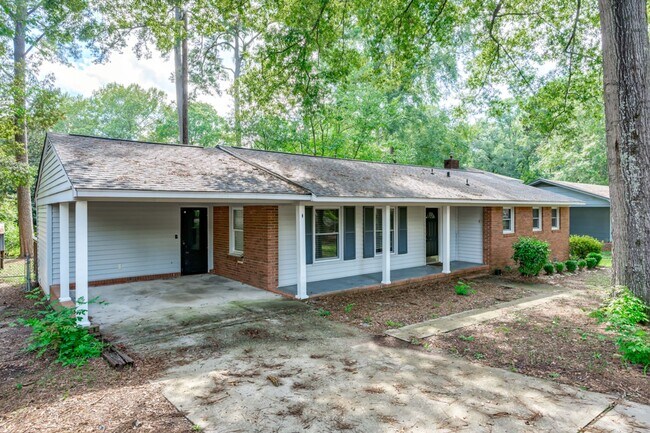 Foto del edificio - 3414 Bush River Rd