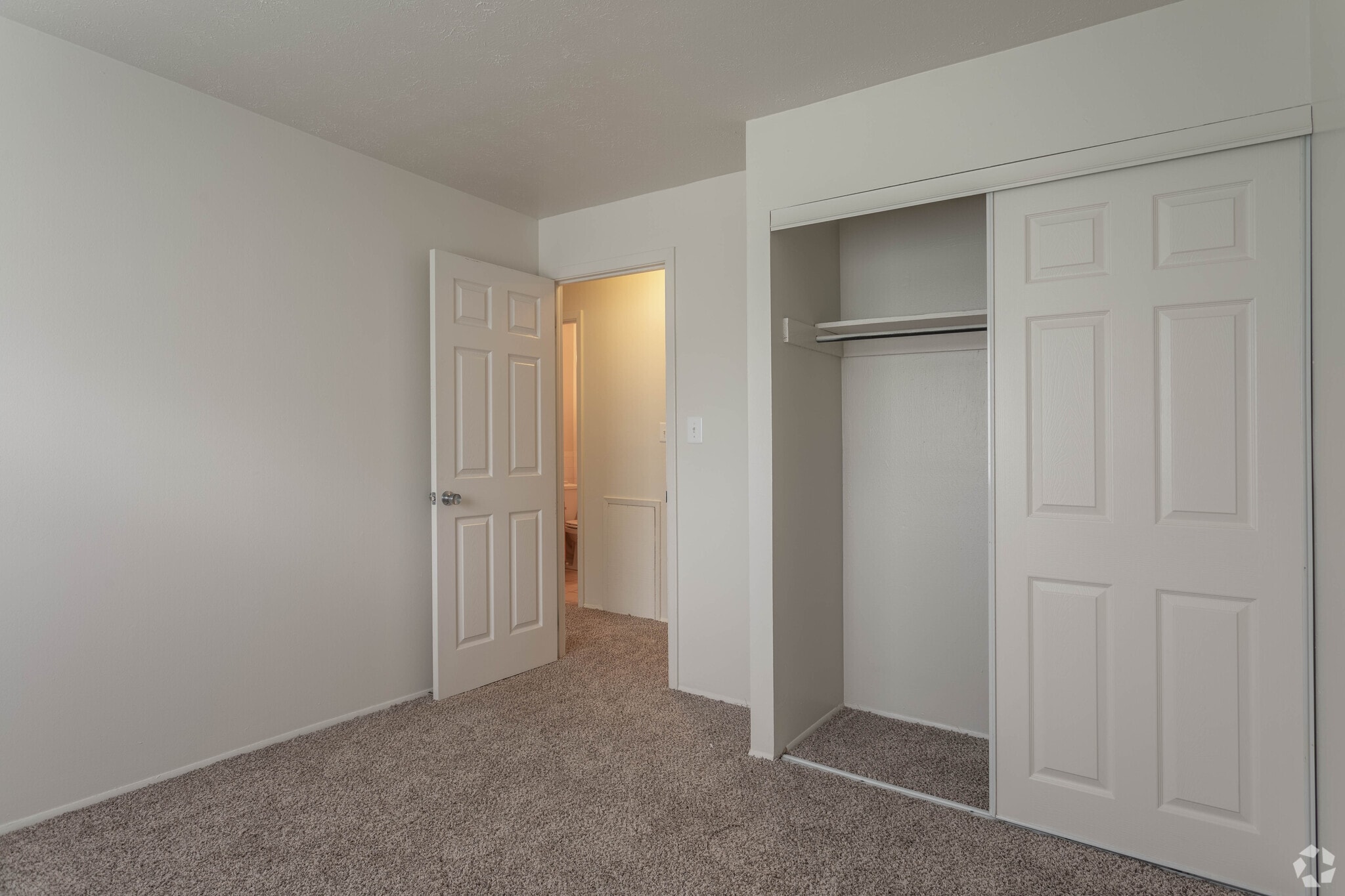 Mystic Creek Apartments – photo 2