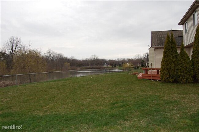 Foto del edificio - 6710 Summerdale Ct E
