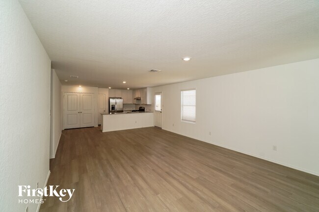 Foto del edificio - 10414 McClintock Dr