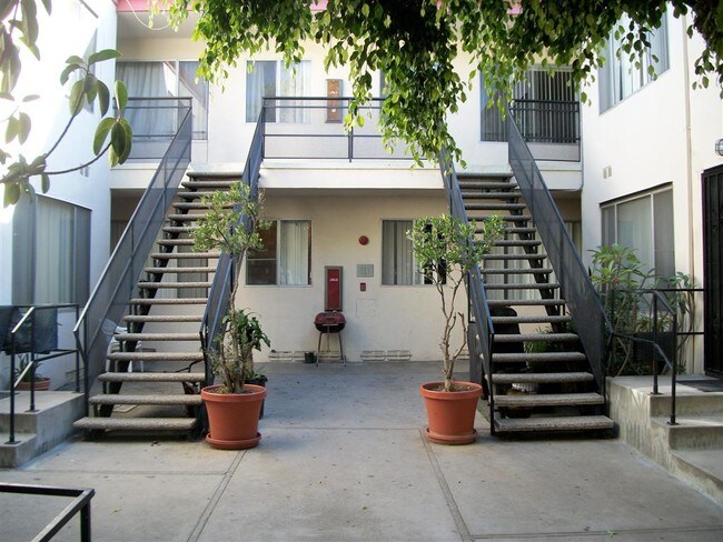 Foto del edificio - 11260 Westminster Ave