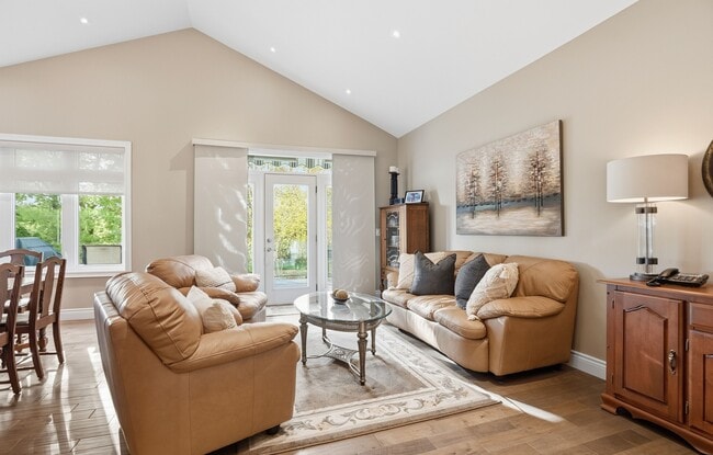 Building Photo - Modern Riverside Living in a Spacious Bung...