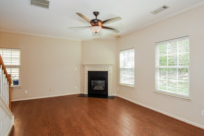 Building Photo - 5013 Amethyst Dr