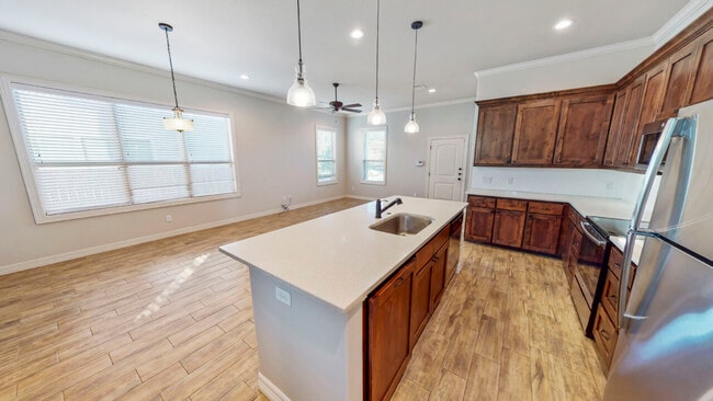 Building Photo - 311 Fairway Dr