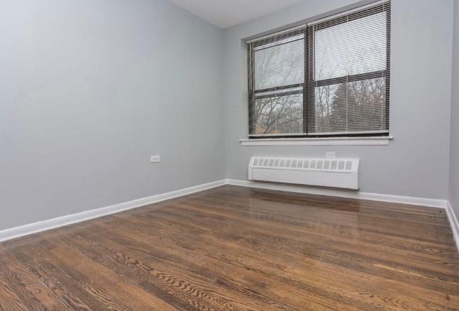 Building Photo - 7836 S South Shore Dr