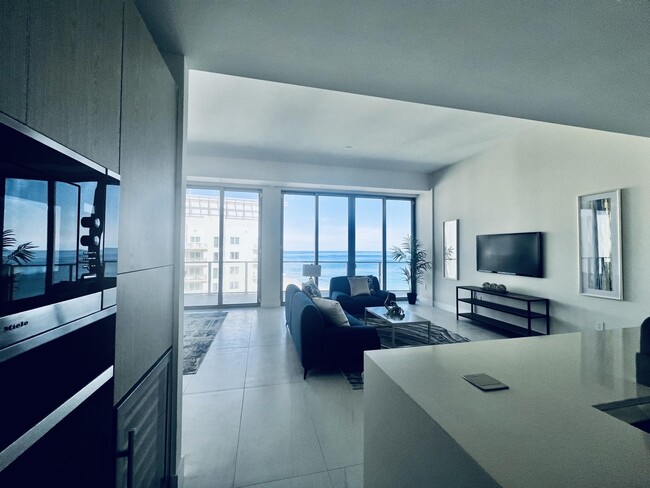 Foto del edificio - 3100 N Ocean Dr