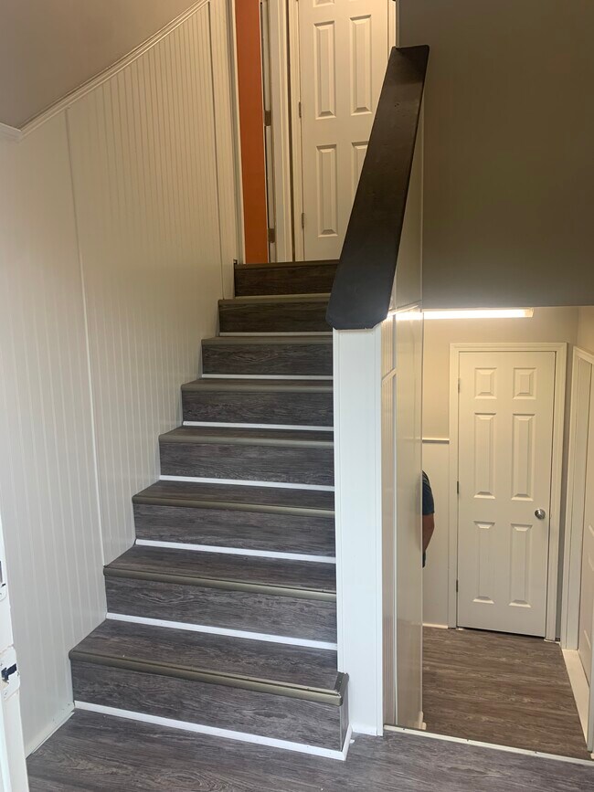 Building Photo - 805 S Main St