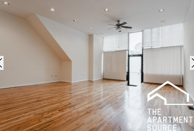 Building Photo - 2454 N Southport Ave