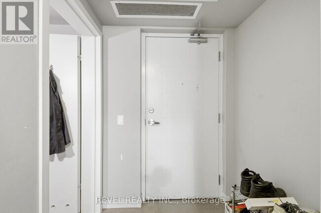 Building Photo - 308 Lester St