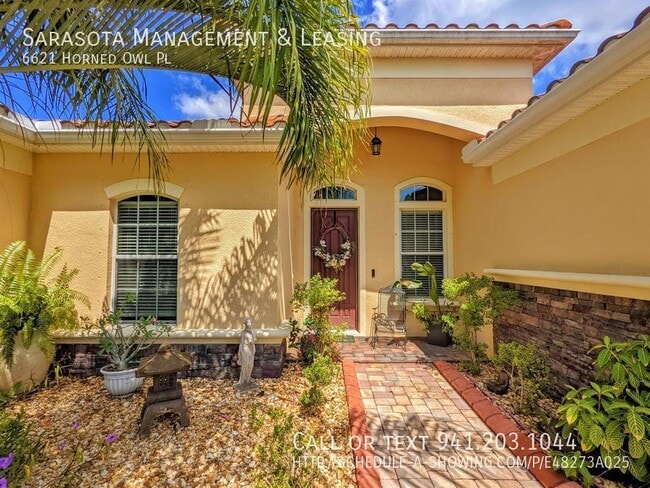 Foto del edificio - 4 Bed 3 Bath with Den Executive Pool Home ...