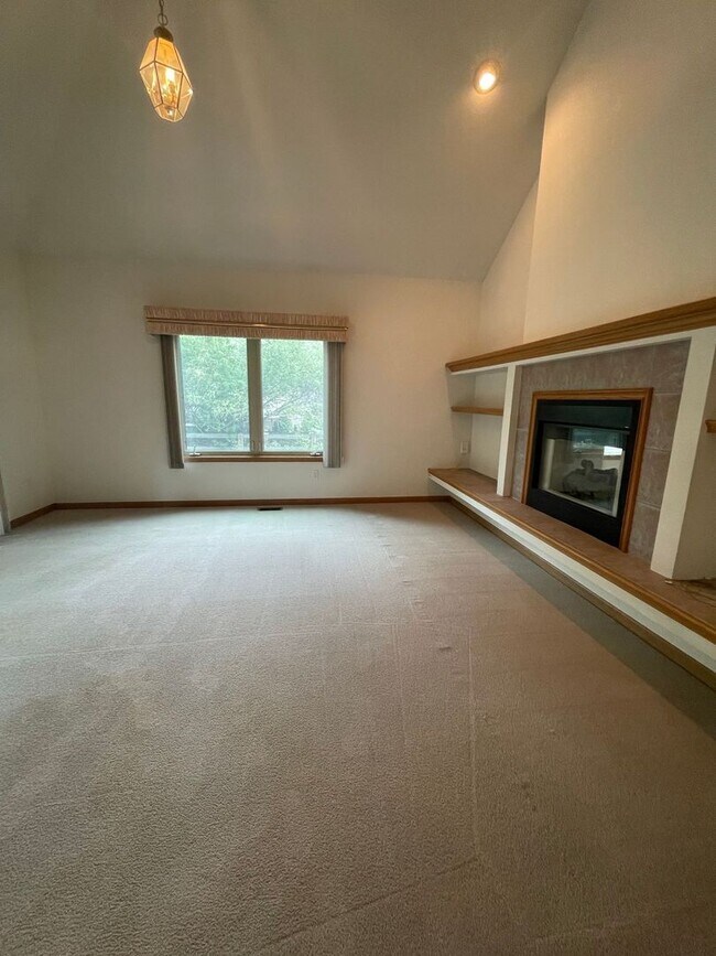 Building Photo - Beautiful Creekside Estates Home! Availabl...