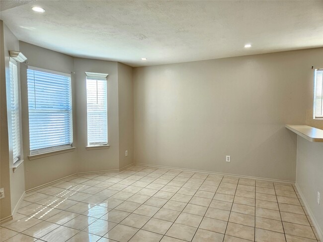 Building Photo - 9119 Regents Cove Ct