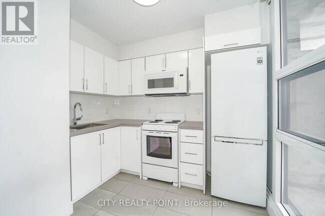 Building Photo - 33 Isabella St