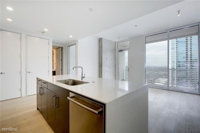 Building Photo - 1 br, 1 bath  - 301 West Ave Apt 2302