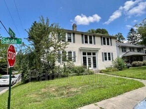 Building Photo - 19 Saluda St