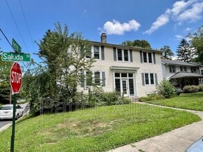 Building Photo - 19 Saluda St