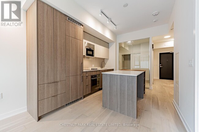 Photo du bâtiment - 840 St Clair Ave W