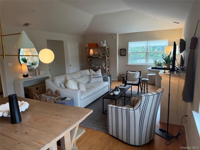 Foto del edificio - 1404 Aerie Way