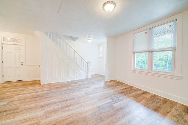 Foto del edificio - Available JUNE 2026 - Spacious 2 Bedroom Home in Mt. Washington!