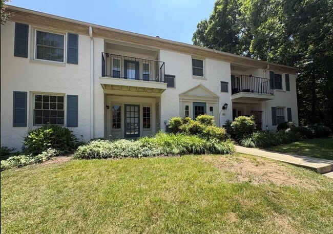 Building Photo - 5821 Rexford Dr