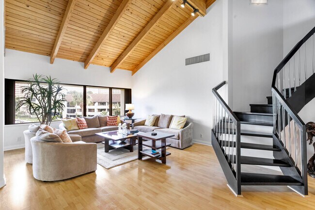 Foto del edificio - 1100 Marine Way W