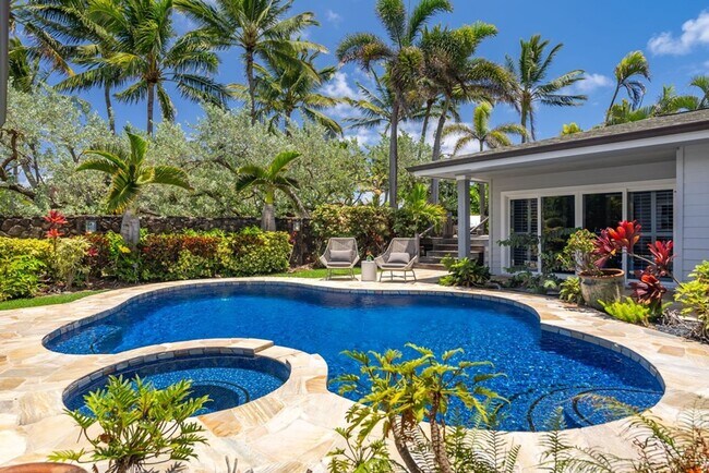 Foto del edificio - Kailua Beach House by Gather: Private Retreat w/ Pool & Gourmet Kitchen