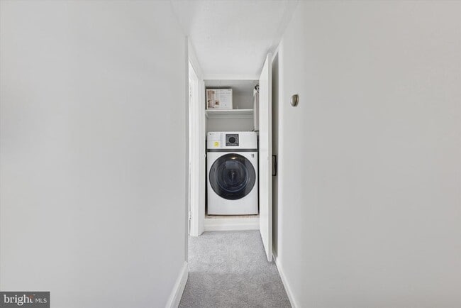 Building Photo - 371 W Main St