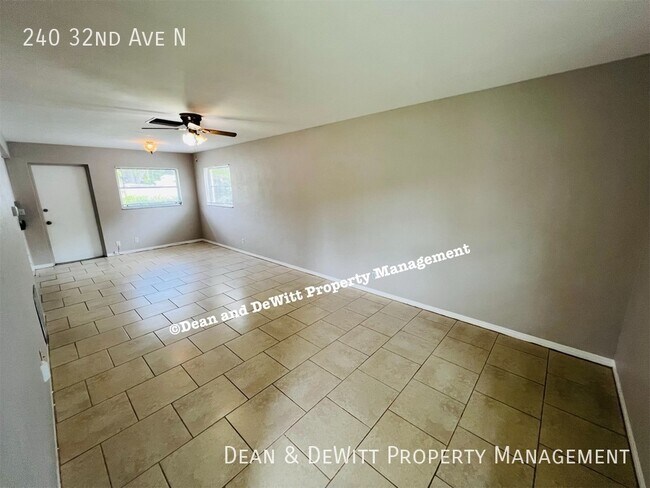 Foto del edificio - Hard to find 1/1 Duplex in Great NE Neighb...